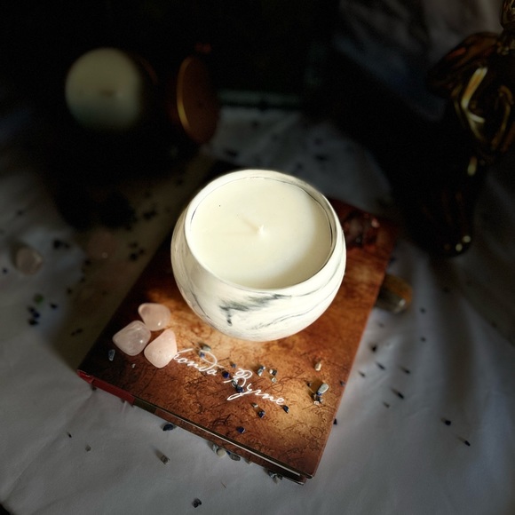 Coco Apricot Scented Candles
www.indiscoveringme.com - Picture 2 of 5